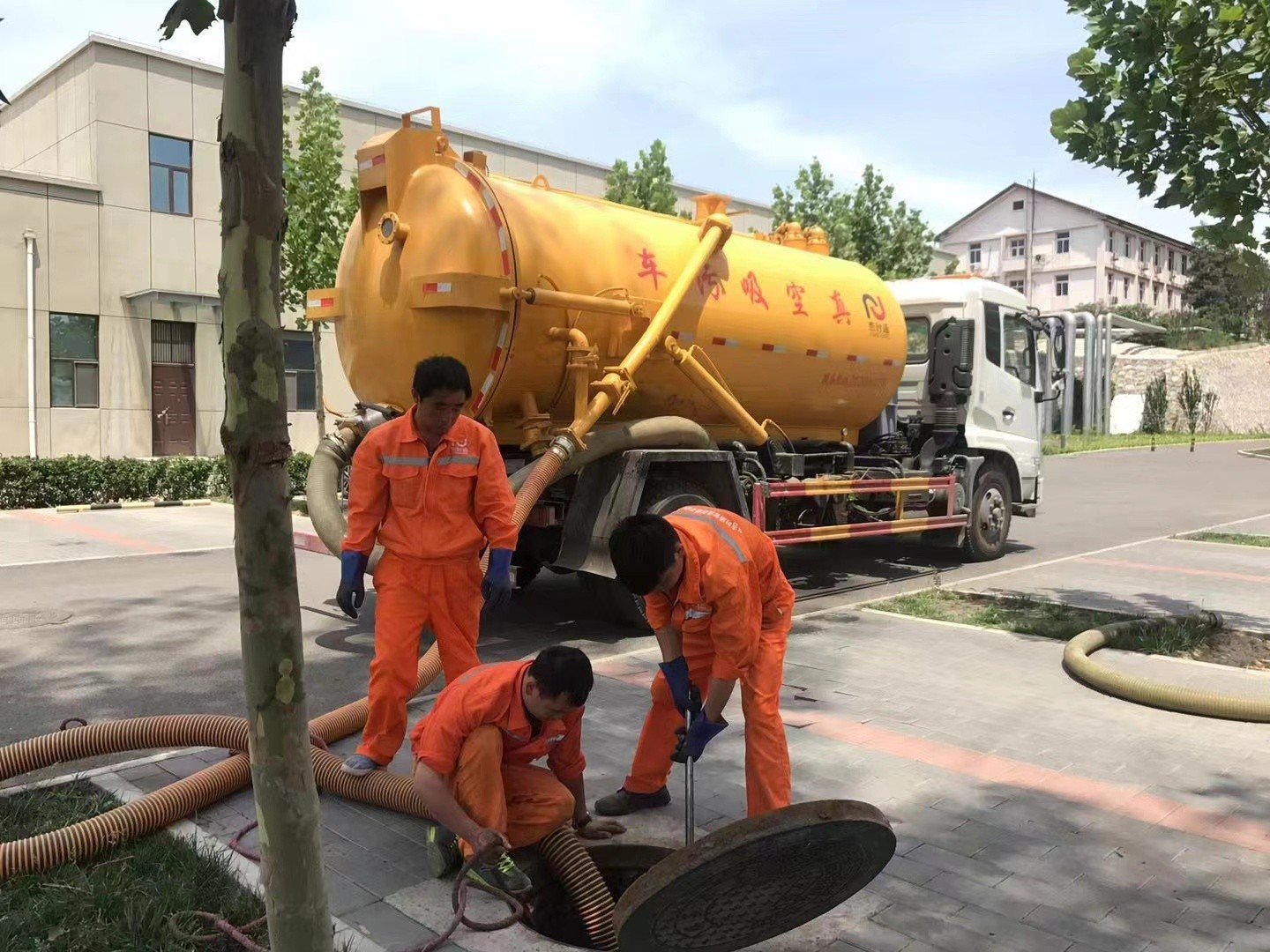 镇沅化粪池清理与5-8吨吸粪车施工效率分析